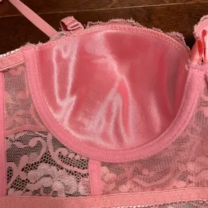 Black Fuchsia Peach Colored Lace Bra With 6 Rows Of Claps Size 34B thumbnail 11