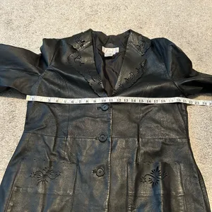 Black leather‎ floral trench coat VTG vintage Allison Woods beautiful detailing thumbnail 6