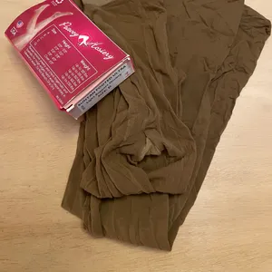 B2-1 Hooters Girl Uniform Peavey Pantyhose Suntan Ultra Footed Size D thumbnail 3
