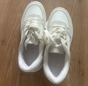 American Eagle AE White Gray Suede Leather Platform Perforated Lace Up Sneakers thumbnail 3