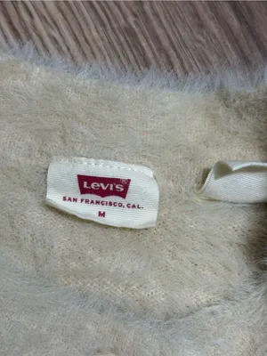 LEVI'S Betty Cardigan Cream Fuzzy Eyelash Knit Cropped Button Up Womens M thumbnail 6