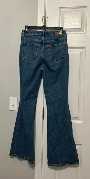 Wrangler High Rise Fierce Flares thumbnail 2