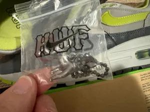 Air Max 90s unisex style and colors thumbnail 3