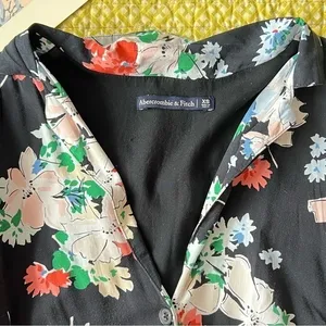 Abercrombie &‎ Fitch Black Floral Button Front Tie Waist Romper XS Short Sleeve thumbnail 3