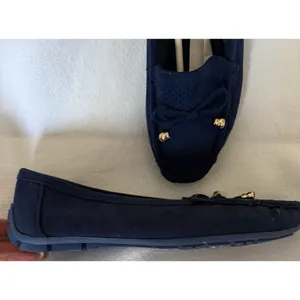 Women's Navy Blue Sueded Loafer Flats Bow Gold Tone Hardware Comfort Size 7 thumbnail 2