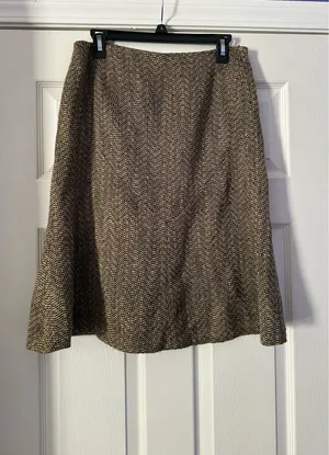 Oscar de la Renta Tweed Jacket & Skirt Set are a size 6. thumbnail 7
