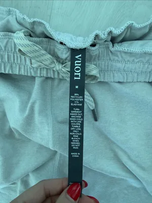 Vuori Light Gray Joggers in Size M thumbnail 2