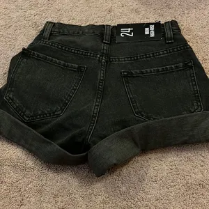 NWT Bdg mom‎ high rise shorts 24 thumbnail 3
