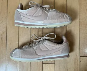 RARE NIKE Velour / Velvet Blush Pink Sneakers Tennis Shoes Size 7.5 thumbnail 4