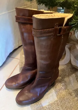 Ugg Sherpa Lined Chestnut Women’s Winter Boots thumbnail 1