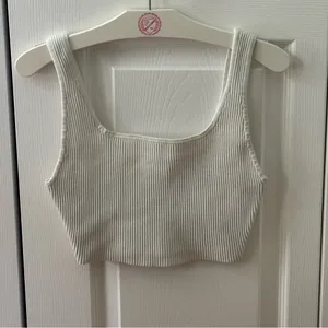 Aritzia Babaton Sculpt Knit White Crop Top thumbnail 2