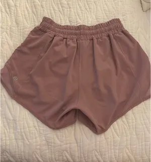 lululemon hotty hot shorts 4’ thumbnail 2