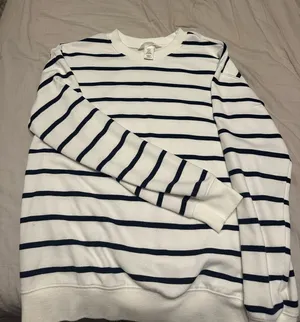 H&M Crewneck Sweatshirt thumbnail 1