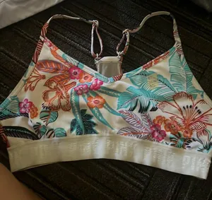 PINK Victoria’s Secret Sports Bra thumbnail 1