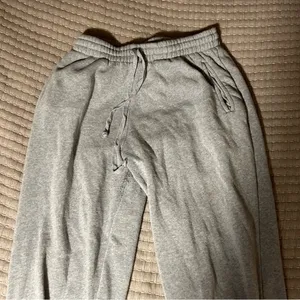 Brandy Melville grey  sweatpants thumbnail 3