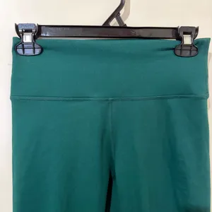 Fabletics small green define powerhold high waisted 7/8 leggings thumbnail 2