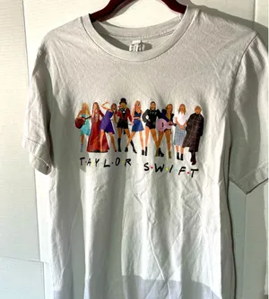 Canvas Taylor Swift T-Shirt M Off White Short Sleeve Swifty Fan Teens Girlhood‎ thumbnail 1