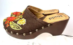 Mudd 8 Y2K Desert Bloom Embroidered Suede Wooden Clogs Brown Floral thumbnail 2