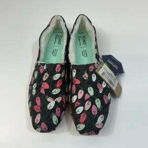 NWT Toms Black and Pink Christmas Loafers thumbnail 4