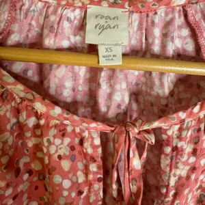 ROAN‎ + RYAN Asher Salmon Pink Abstract Polka Dot Peasant Blouse Top Size XS CP thumbnail 3