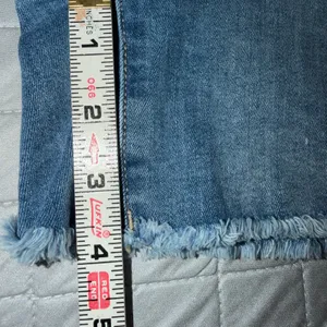 Nine West Slimming Pocket Denim Shorts Frayed Hem Jean Size 10 Medium Wash thumbnail 7