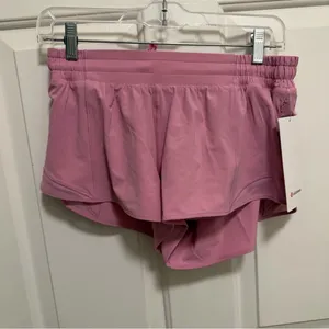 Lululemon Hotty Hot Low-Rise Lined Short 2.5" Pink Frosting Size 10 thumbnail 3