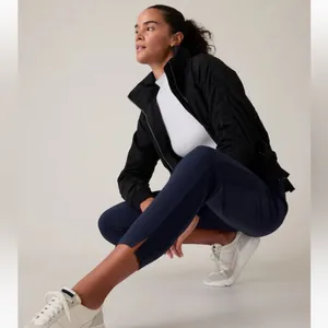Athleta Brooklyn Ankle Pant in Navy Size 8 Casual Wrinkle Resistant Stretch thumbnail 4