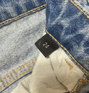 Straight Jeans thumbnail 4