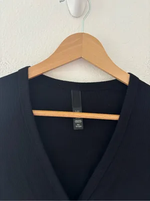 Skims soft lounge top in black thumbnail 3