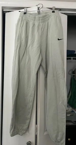Nike Sweatpants thumbnail 1