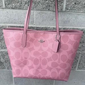 coach City Tote Bag In Signature Canvas cal49 thumbnail 1