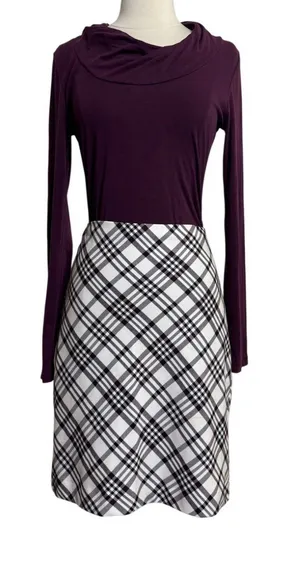 Express Size 6 Black, Burgundy and White Plaid Check A-Line Knee Length Skirt thumbnail 1