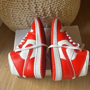 Women’s air Jordan’s mid 1 thumbnail 5