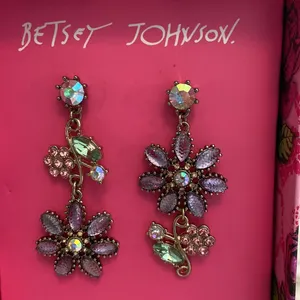 Betsey Johnson Flowered Rhinestone earrings! New In Box thumbnail 2