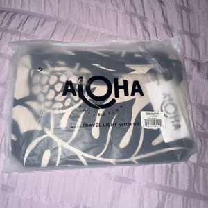 ALOHA Collection Small Pouch – Holomua – Black on Sandstone – NWT thumbnail 2