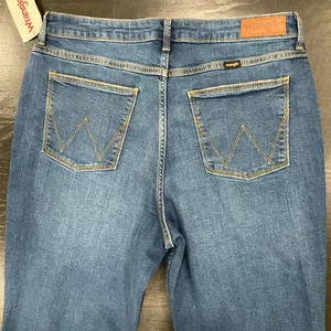 NWT WRANGLER HIGH RISE BOLD BOOT CUT JEANS‎ thumbnail 9