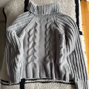 Gray turtleneck sweater thumbnail 4
