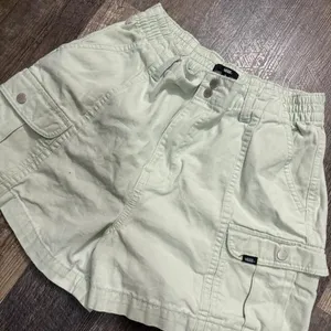 Vans‎ green cargo shorts Size M thumbnail 1