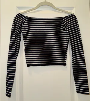 Abercrombie Cropped Long Sleeve thumbnail 1