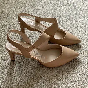 NEW Calvin Klein Slingback Nude Pumps Heels Wrap Around Kitten Mary Janes Sz 8 thumbnail 2