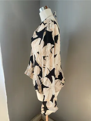 Billabong Beige and Black Tie-Front V-Neck bell sleeve relaxed top Sz M thumbnail 3