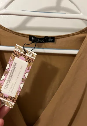 Boohoo Tan V Neck Bodysuit thumbnail 2