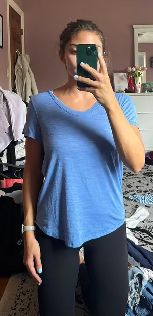 Lululemon t shirt thumbnail 1