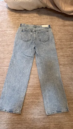PacSun Jordyn Low-Rise Straight Jeans Light Indigo Acid Wash thumbnail 4