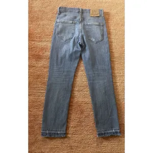 Zara Blue Distressed Straight Leg Jeans Women’s Sz 28 Raw Hem Made in Turkey thumbnail 8