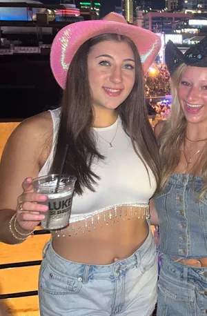 Amazon Pink cowboy hat thumbnail 1