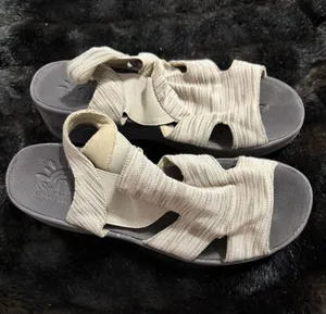 Women's Easy Street Solite Bouncy Cushioned Wedge Sandal Taupe 11 M thumbnail 1