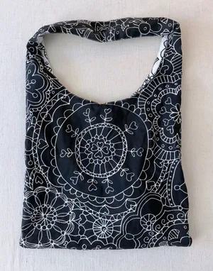 Unbranded Reversible Hobo Bag Women OS Black White Mandala Floral Tote Pouch thumbnail 1