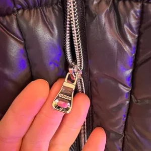 Guess black puffer jacket XL thumbnail 3