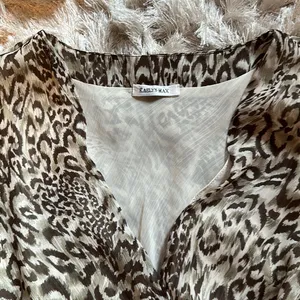 Women’s Blouse Brown Size M thumbnail 4
